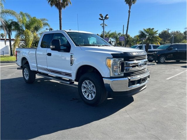 2017 Ford Super Duty F-250 SRW XLT 4X4 6.2L GAS BACK UP CAM CLEAN