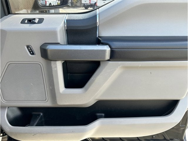 2017 Ford Super Duty F-350 SRW SRW XLT LONG BED 4X4 FX4 6.2L GAS CLEAN