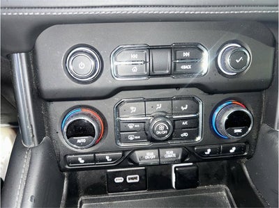 2022 Chevrolet Suburban LT LEATHER PACKAGE BACK UP CAM 1 OWNER CLEAN