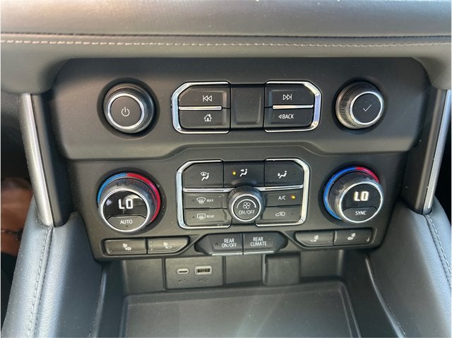 2024 Chevrolet Suburban LT DIESEL LEATHER PACKAGE BACK UP CAMERA 1 OWNER CLEAN
