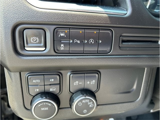 2023 Chevrolet Suburban LS 4X4 LEATHER PACKAGE BACK UP CAM THIRD ROW SEAT CLEAN