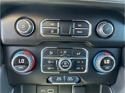 2023 Chevrolet Suburban LS 4X4 LEATHER PACKAGE BACK UP CAM THIRD ROW SEAT CLEAN