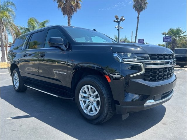 2023 Chevrolet Suburban LS 4X4 LEATHER PACKAGE BACK UP CAM THIRD ROW SEAT CLEAN